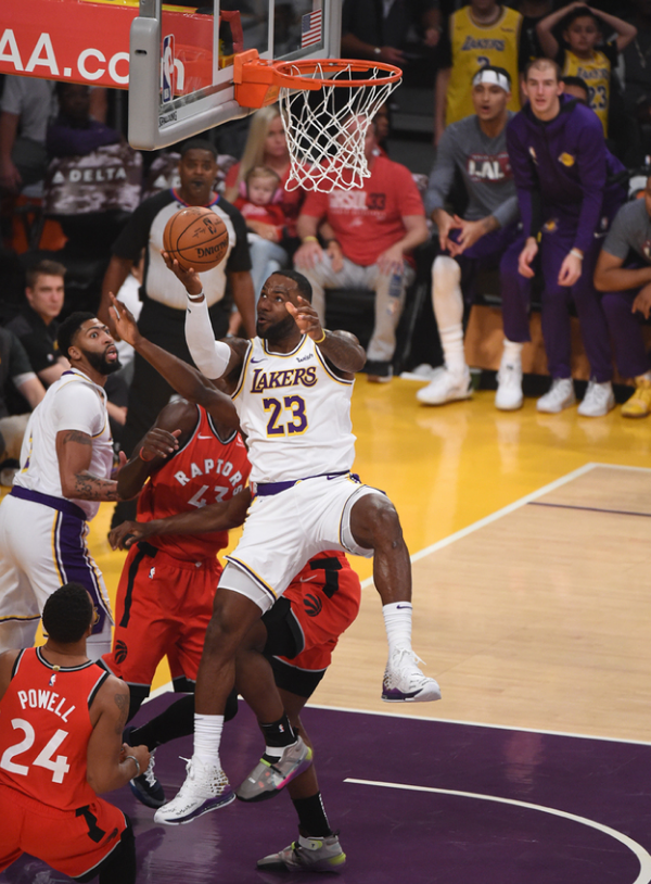 马龙在肘区 马龙在肘区